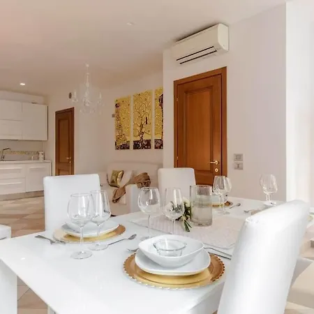 Apartment Palazzo Teatro Vecchio - Holiday